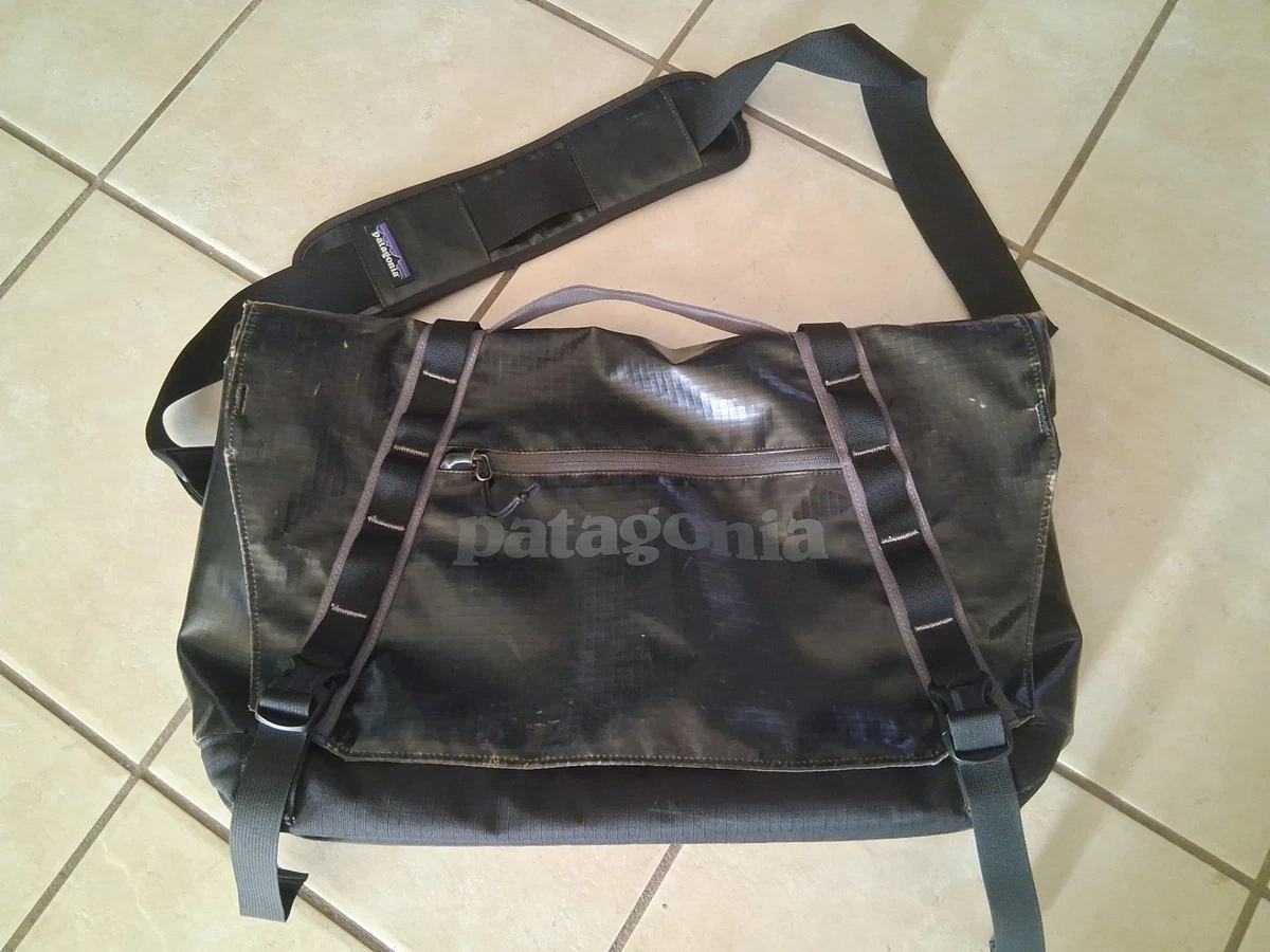 Patagonia Messenger Bag Holds 15" Laptop Has Some Wear See Pictures | eBay Patagonia Messenger Bag Holds 15" Laptop Has Some Wear See Pictures | eBay