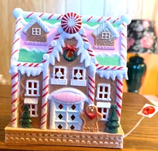 Christmas Lit-Up Gingerbread House