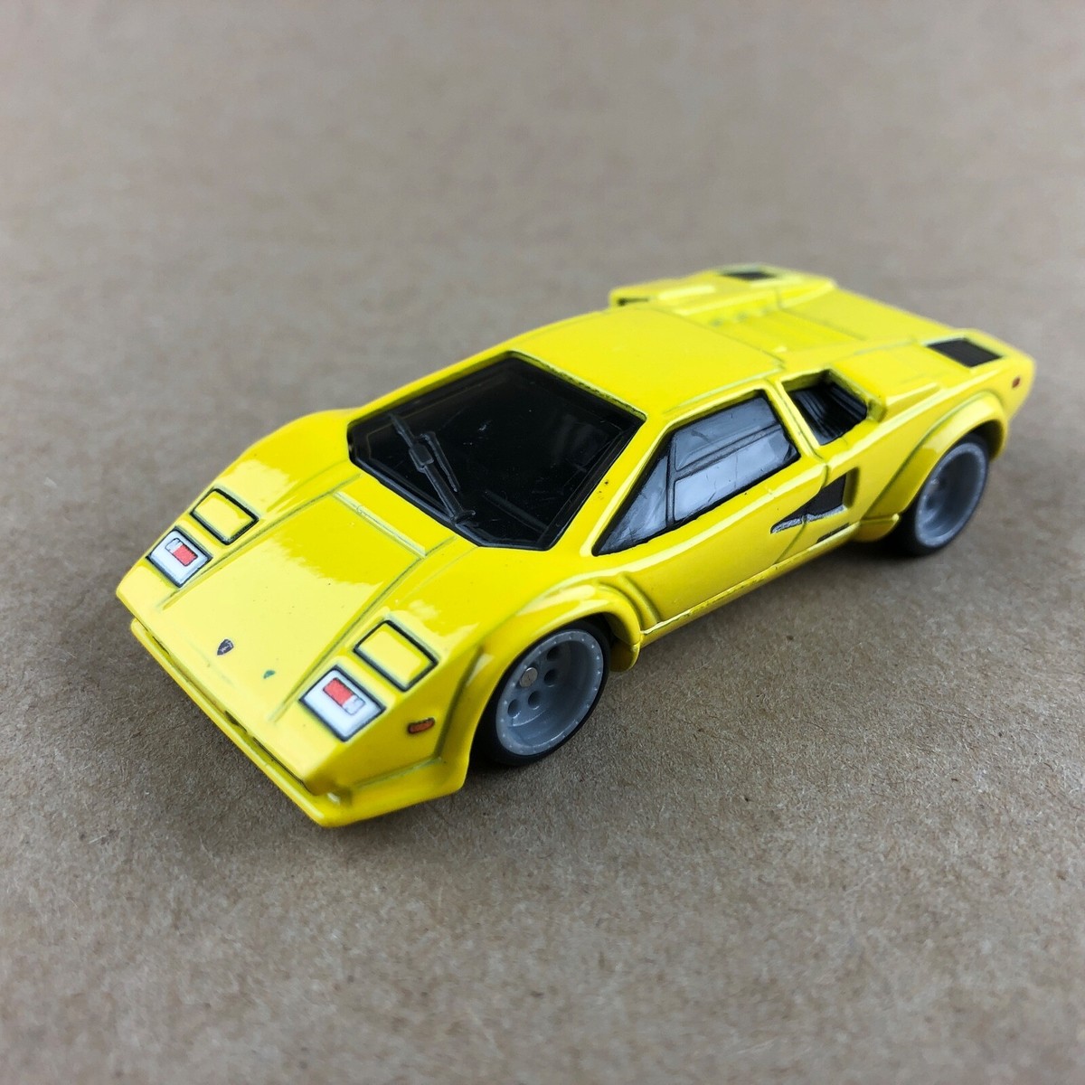Hot Wheels Premium Spettacolare Lamborghini Countach LP 5000 QV 1