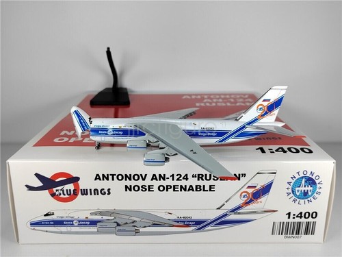 Escala 1:400 Blue Wings Volga Dnieper AN-124 RA-82042 Soporte Libre + Tractor - Imagen 10 de 10