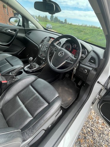 VAUXHALL ASTRA GTC 1.6 CDTi SRi 6 SPD MANUAL FULL LEATHER FSH DRIVES SUPERB - Picture 8 of 18