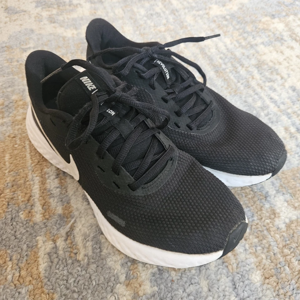 Size 7 - Nike Revolution 5 Anthracite W - Image 3 of 4