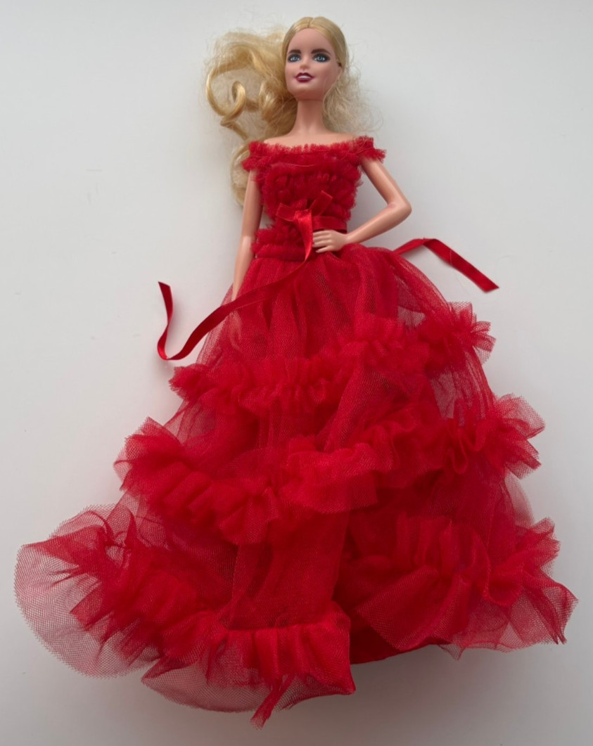 Barbie Holiday Doll 2018 Special Edition Collector Blonde Hair 30th Anniversary