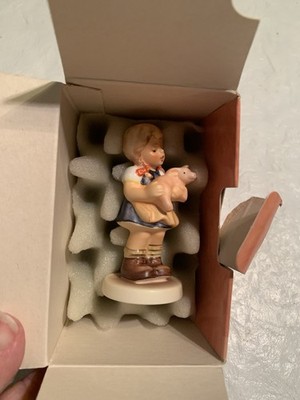 Goebel Hummel  Pigtails  Figurine #2052 TMK-7 1998 Club Member New In Box