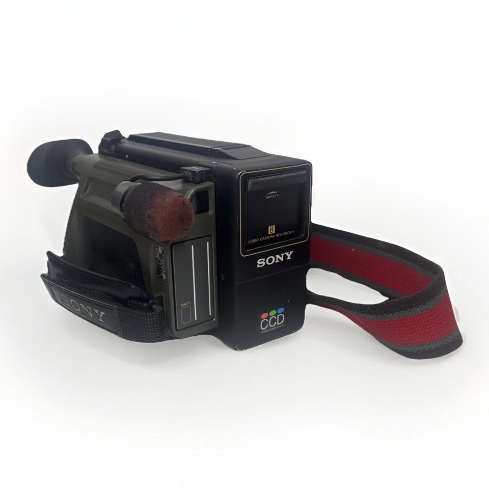 Vintage Sony Video 8 CCD-M8u Black 8mm Video Camera Recorder With Leather Bag - Image 4 of 4