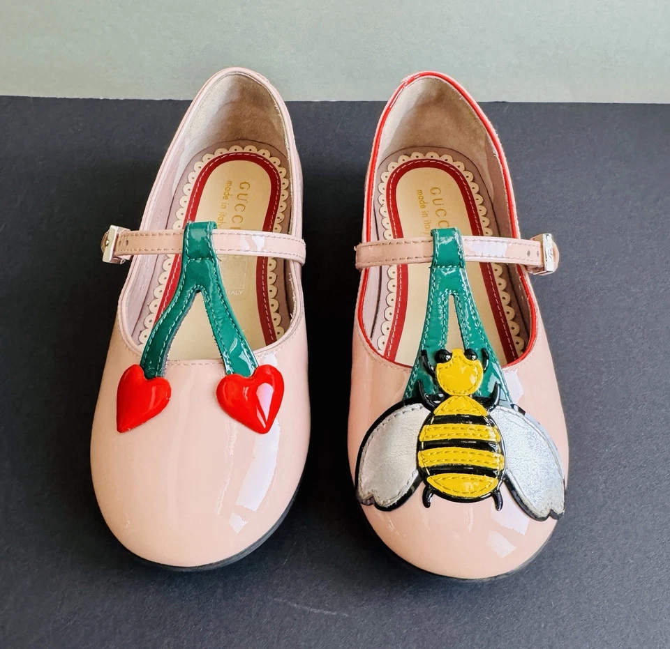 Gucci Girls Pink Patent Leather Flat Shoes Cherry hearts & Bee Size 26 US 10 - Image 4 of 4