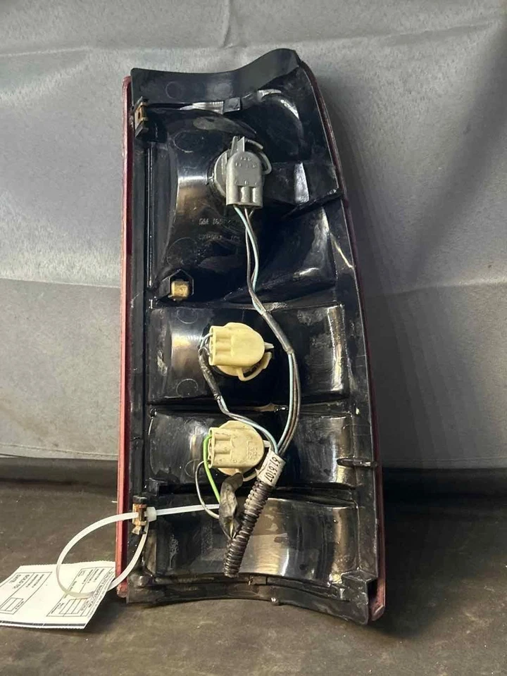 Fits 1999-02 Chevy Silverado Left Tail LIght OEM:19169018 Foto 2 de 4