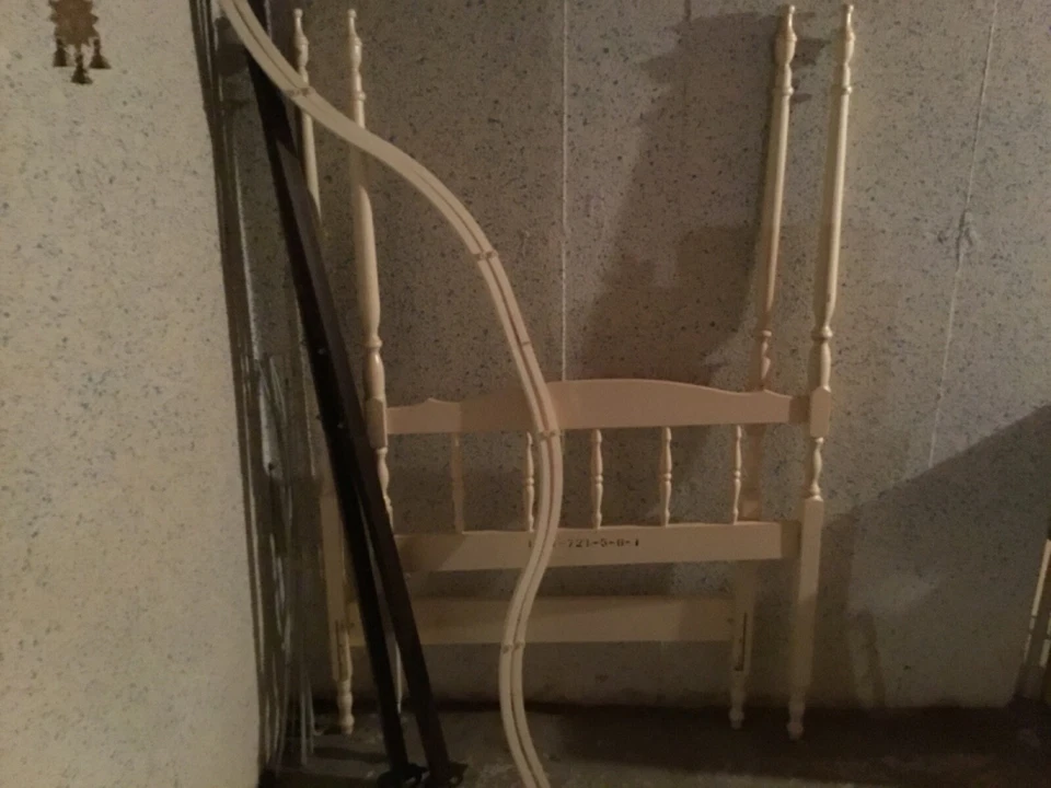 canopy bedroom set (little girls) - Image 2 of 4