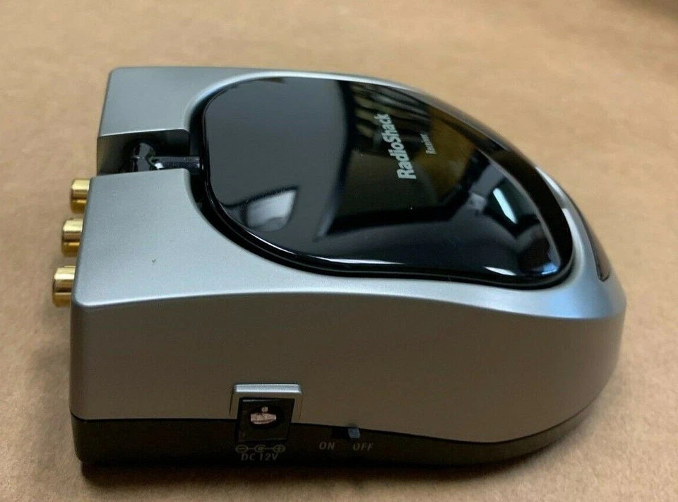 RadioShack 2.4Hz wireless Audio/Video sender with IR Extender 15-126R (receiver) - Image 4 of 4