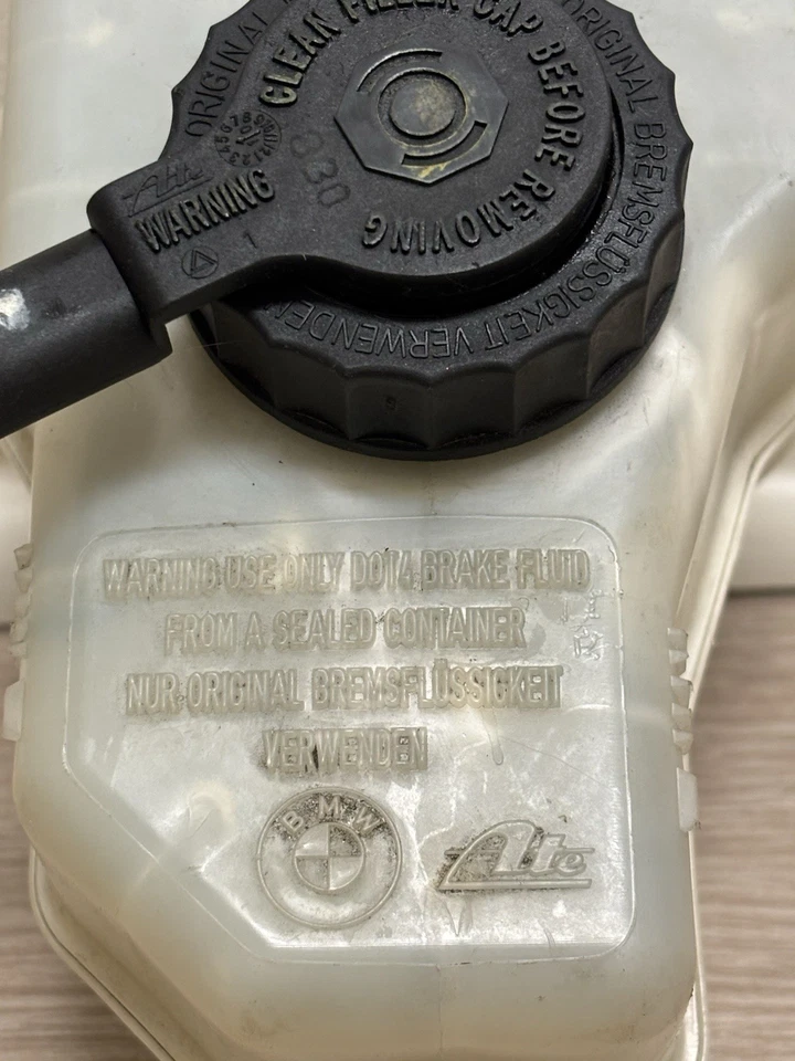 BMW 328i 325i 335i E90 2006-2010 depósito de líquido de frenos con sensor de nivel Foto 3 de 4