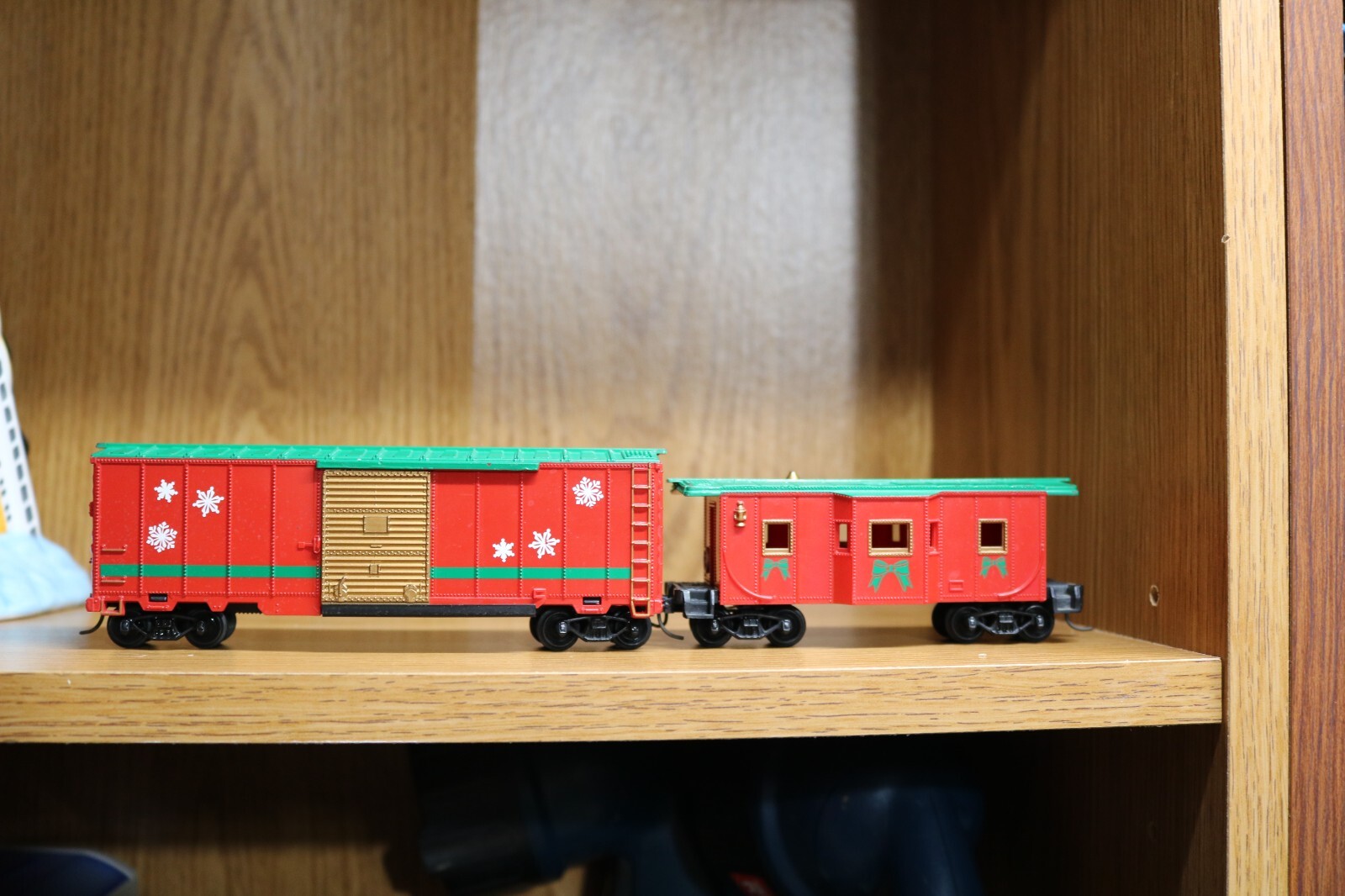 HO Scale Christmas Train Cars (Caboose and Box Car) eBay