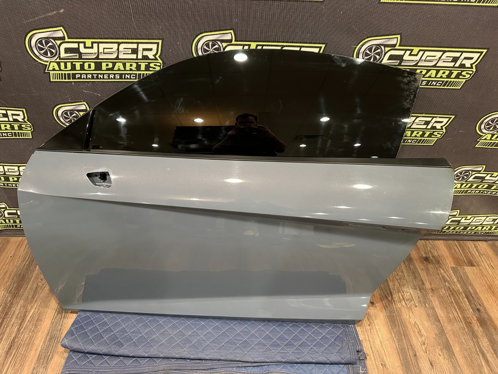 2017 2021 AUDI R8 LEFT DRIVER DOOR SHELL KEMORA GRAY  4S0 831 311 A "MINOR BURN"