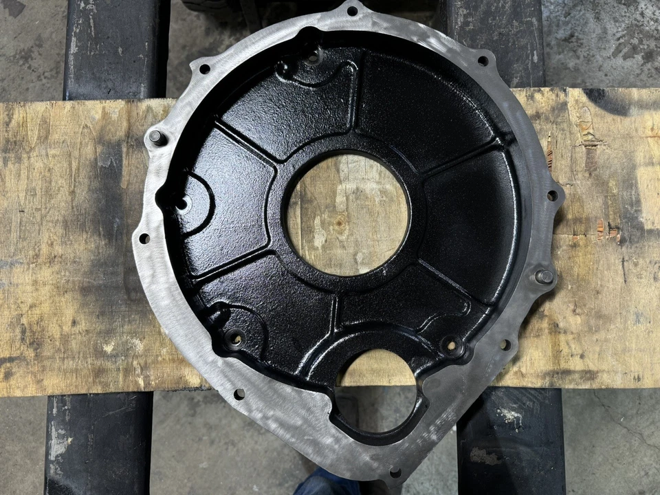 ХОРОШИЙ Б/У КОРПУС МАХОВИКА (12320-K9303) ДЛЯ ДВИГАТЕЛЯ ВИЛОЧНОГО ПОГРУЗЧИКА KOMATSU K25 - Изображение 4 из 4