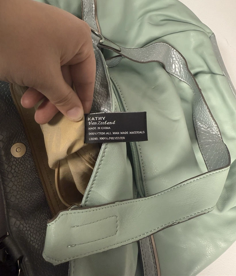 Bolso de hombro Kathy Van Zeeland con cinturón tachonado plateado como nuevo serpiente preparación Y2K Foto 4 de 4