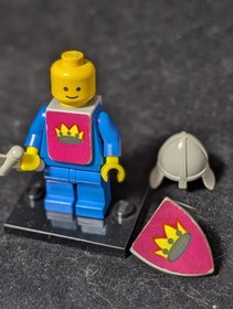 Lego CAS082S - Classic Castle Knight w/Vest, Shield & Sword - Sets 375 & 6075