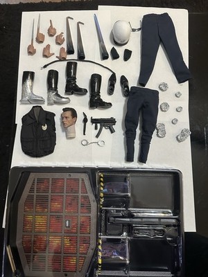 Hot Toys T-1000 Terminator 1/6 MMS774 Head Sculpt, Base And