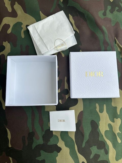 Boîte vide Dior authentique format carré blanc avec carnet et papier de soie