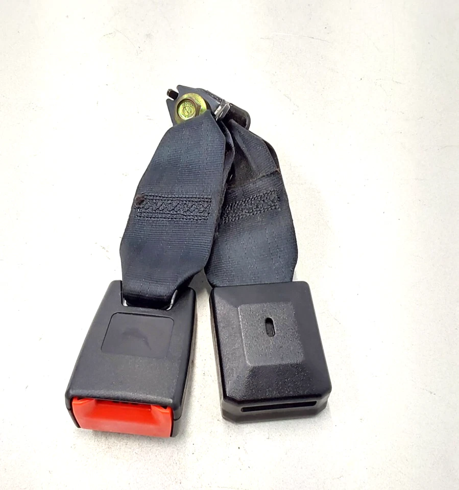 Пряжка ремня безопасности левая задняя 2004 MAZDA 3 OEM - Изображение 2 из 4