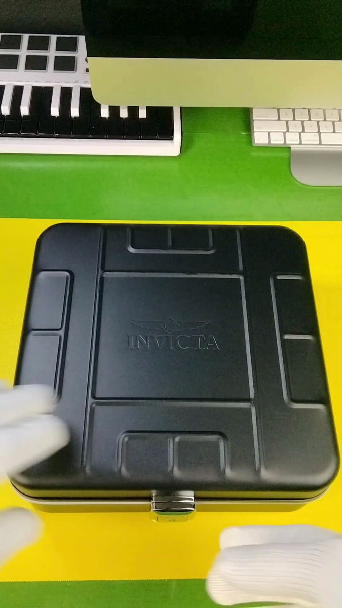Invicta Reserve 6 Slot Aluminum Watch Briefcase Black IPM559X