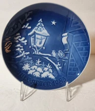 B&G BING AND GRONDAHL - DENMARK 1983 CHRISTMAS PLATE 7" CHRISTMAS IN OLD TOWN
