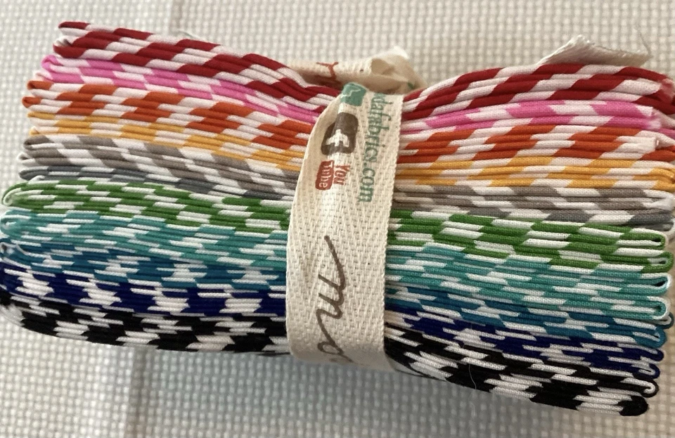 ♡ Half Moon Modern Zig Zag For Moda - 12 Fat Quarter Bundle - New - Image 3 of 3