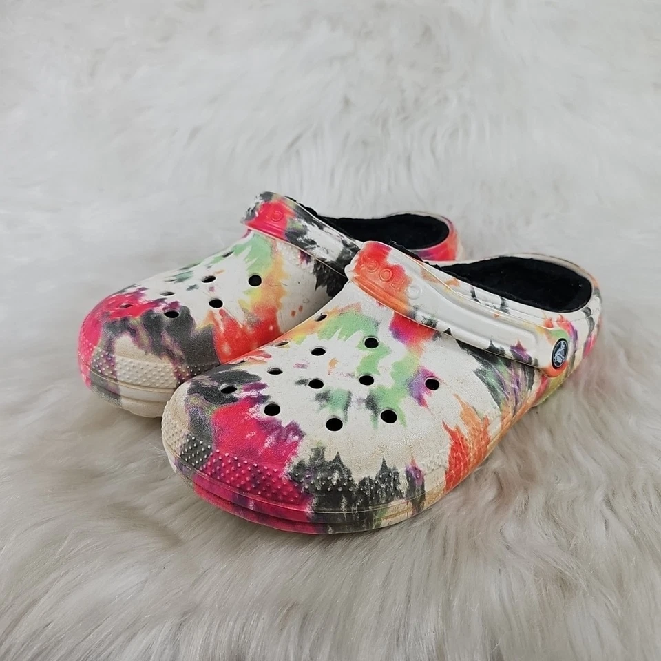 Zapatos CROCS Tie Dye Informales Cómodos Forrados Talla EE. UU. Hombres 7 Mujeres 9 Foto 2 de 4