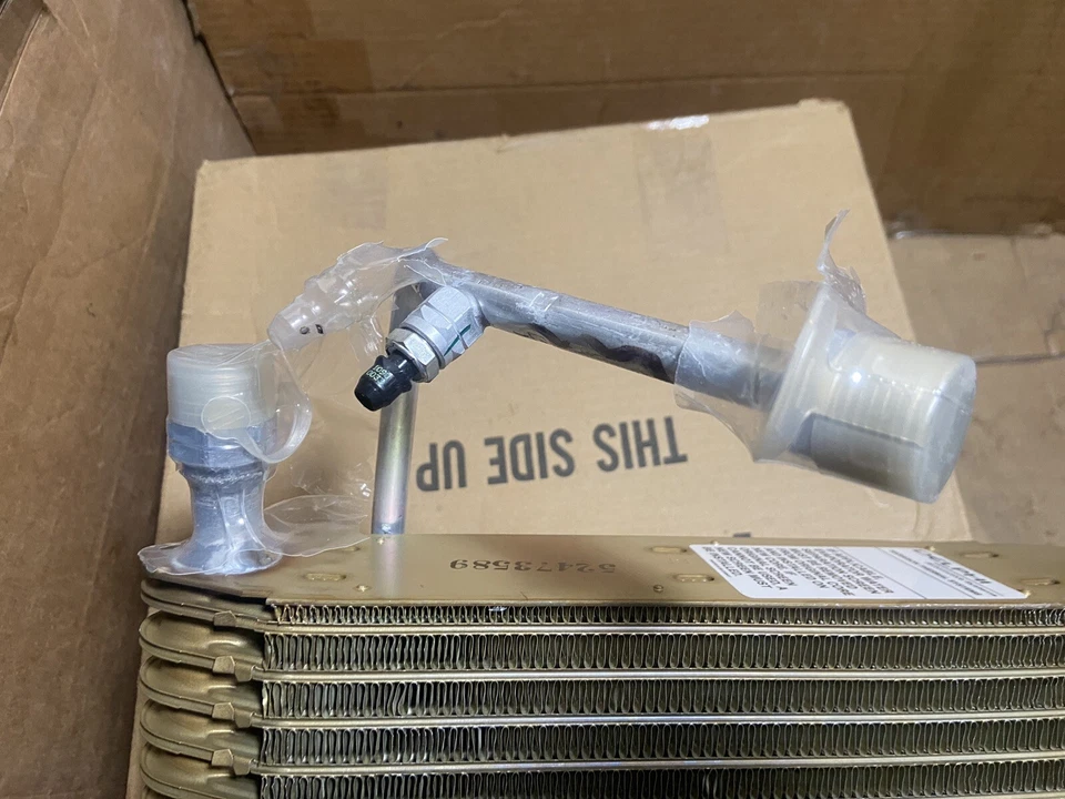 Núcleo evaporador aire acondicionado GM 52473589 -- 1994-2002 Eldorado, 1994-1999 Sevilla Deville Foto 3 de 4