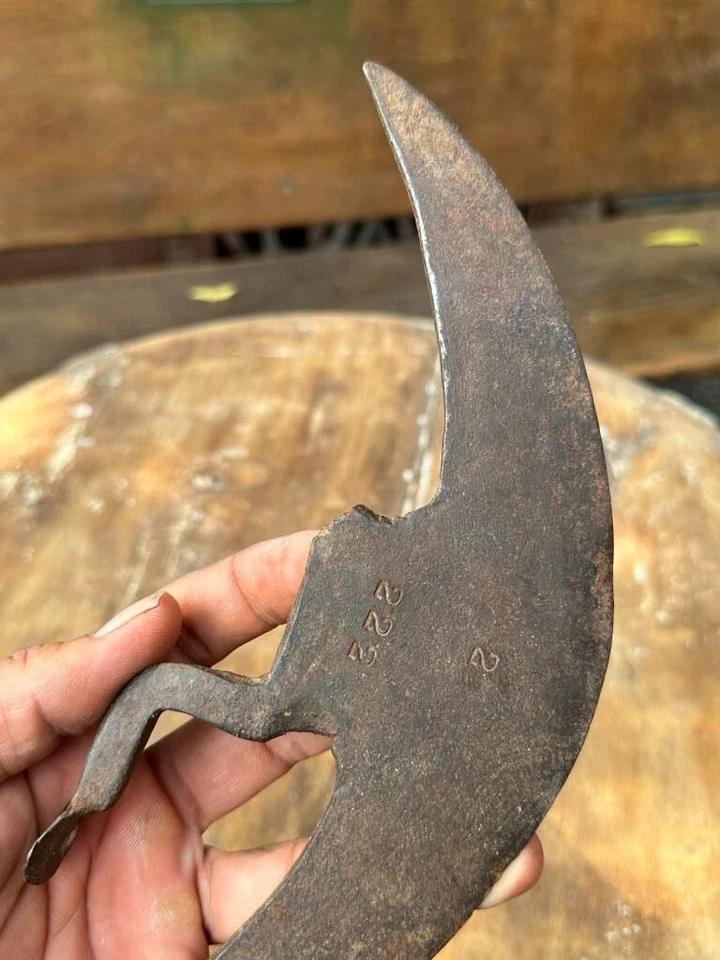 Daga de cabeza de hachas raras talladas a mano forjadas antiguas de hierro antiguo Foto 3 de 4