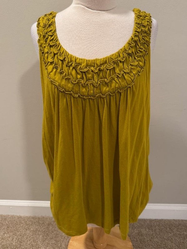 Women's XL ELLE Brand Mustard Yellow Ruffled Neckline Sleeveless Fringe Tank Top