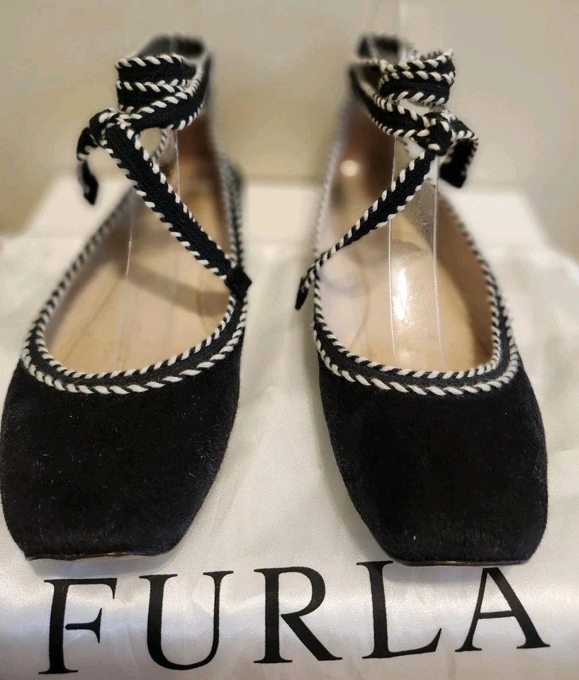 Pisos de ballet Furla "Bouganville" de gamuza negra con cordones talla 7,5/38,5 $295 con bolsa para el polvo Foto 2 de 4