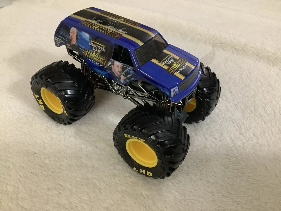 Monster Jam 2020 Hall Of Fame Truck w/ Replica Ring - 1 Of 1,000 Units - Image 2 of 4