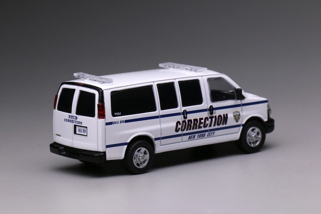 596 1:64 White Express 3500 LAPD Police Van Model Diecast 596 1:64 White Express 3500 LAPD Police Van Model Diecast