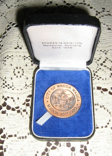 Wagga Wagga 1970 Medallion in Case of Issue - Picture 2 of 2