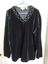 Sarah B Studio XL Blue V-neck Long Sleeve Velvet Pullover Shirt Embroideted. 618