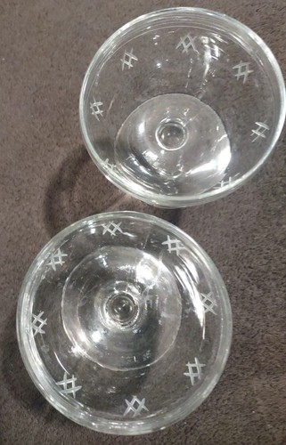 Pair of 2 Criss Cross Banded Depression Era Wine Glasses w/ Cut Glass Design - Picture 8 of 15