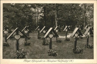 Muenchen Bayern Krieger Ehrengraeber Waldfriedhof