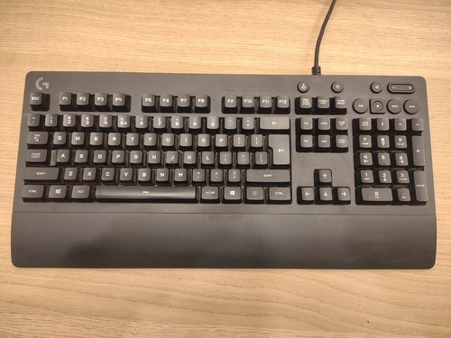 Logitech G213 Tastiera da Gaming Nera LIGHTSYNC RGB - QWERTY Layout Inglese - Foto 1 di 2