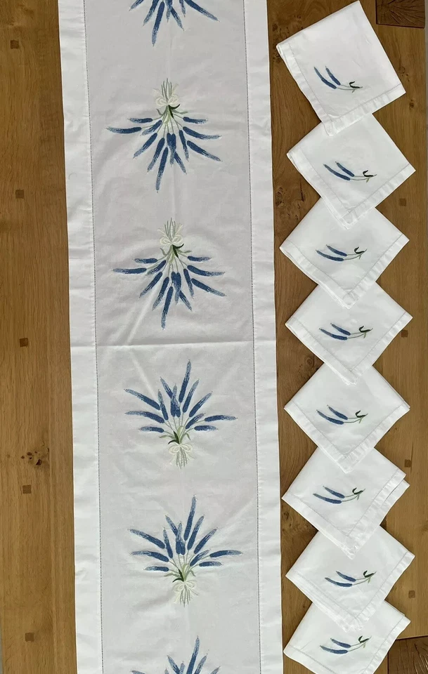 Vintage Table Runner & 12 Napkins Floral Punch Needle Satin Stitch Embroidery - Image 2 of 4