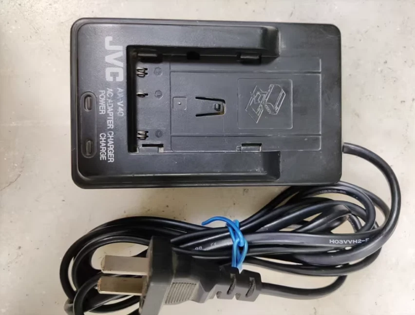 Jvc AA-V40SH Stand Ladegerät Adapter 7.2V1.2A CHARGE Charging 6.3V 1.8A VTR VCR - Bild 2 von 3