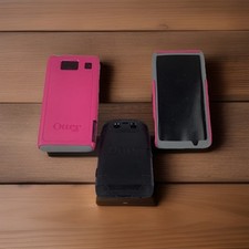 OTTER BOX Phone Cases 2 Pink 1 Black NO BOX EXCELLENT CONDITION