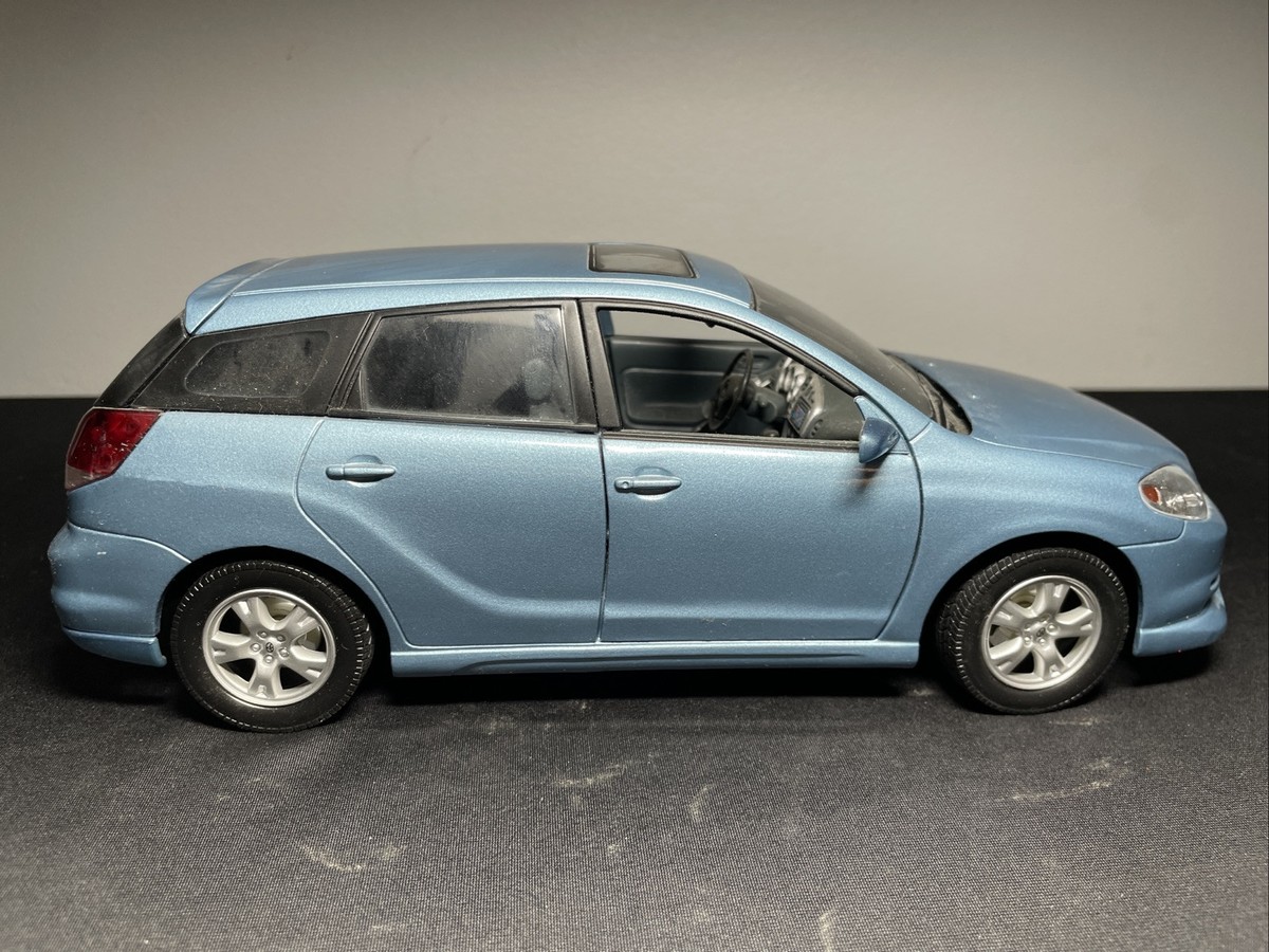 Road Signature 1/18 2003 TOYOTA Matrix Diecast Car 190129 - Blue