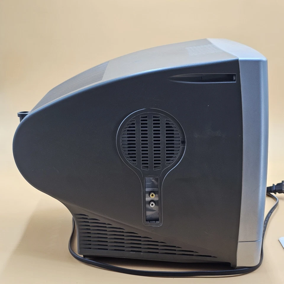 RCA TV 13V420T Color TV Television 13” Retro Gaming With Remote & Manual - Image 4 of 4