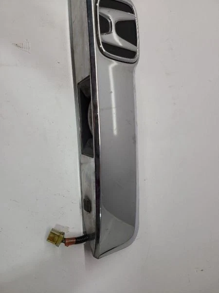2009-2012 HONDA PILOT TRUNK LID FINISH PANEL CHROME - Image 2 of 4