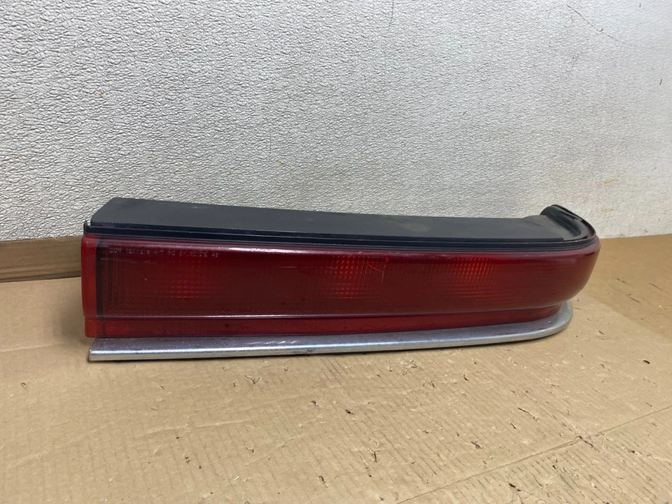 Luz trasera derecha pasajero Buick Roadmaster 1991 a 1996 OEM U2957 DG Foto 3 de 4