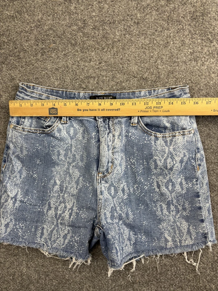 Judy Blue Shorts Womens XL Snakeskin Print Denim Distressed Frayed Hem - Image 3 of 4