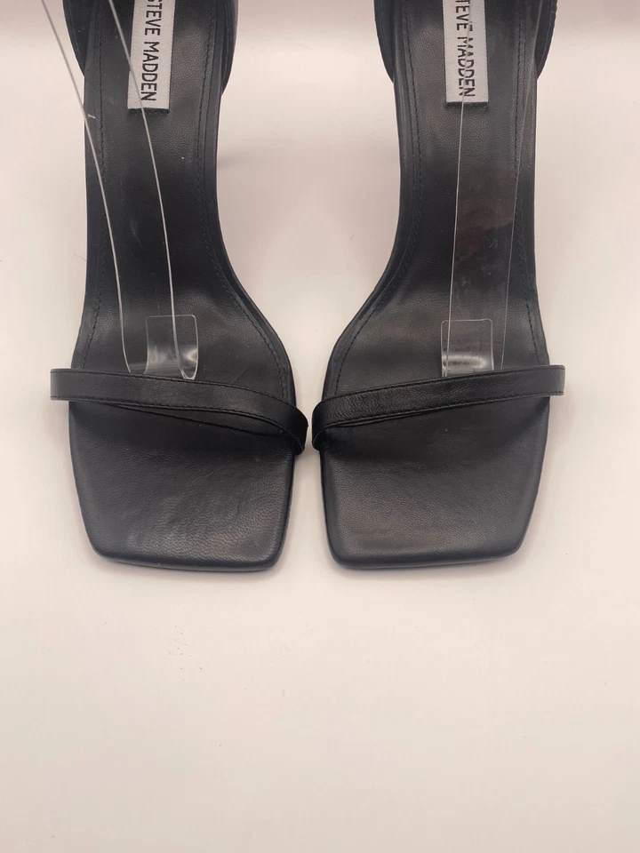 Sandalia Steve Madden para mujer de cuero negro con correa de tacón alto talla 10 Foto 3 de 4