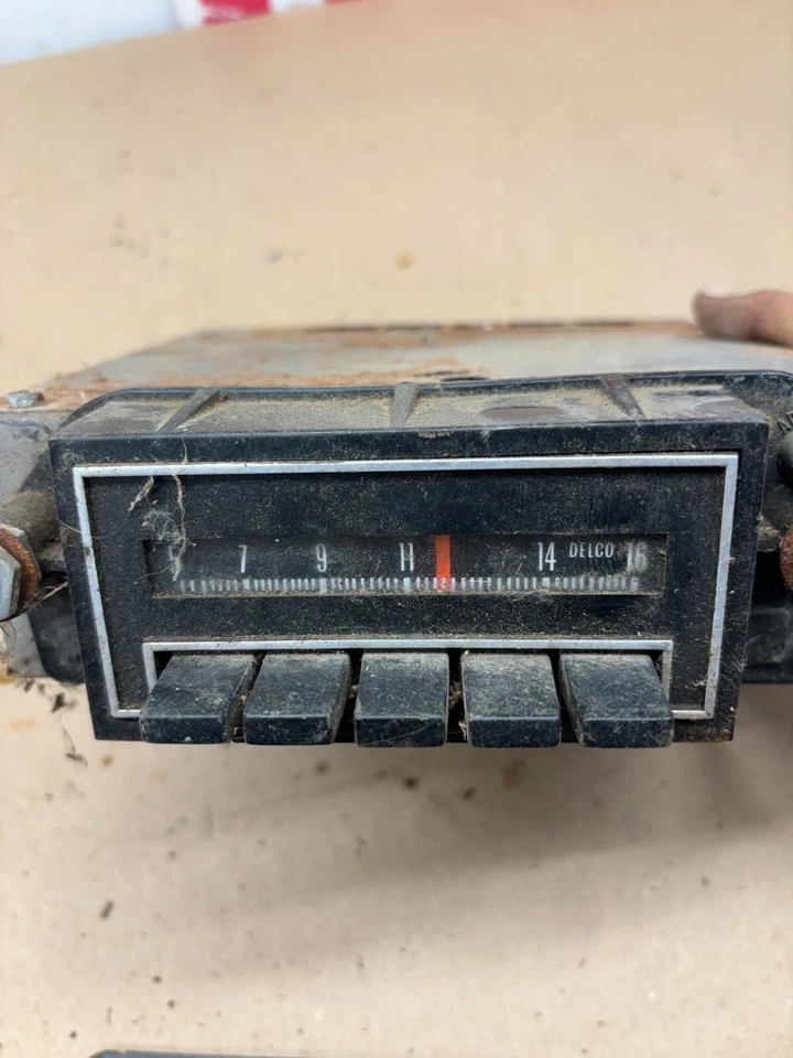 75 76 77 78 C10 K10 Impala Corvette Nova 1977 radio AM Delco Oe CORE 7433641 OEM Foto 3 de 4