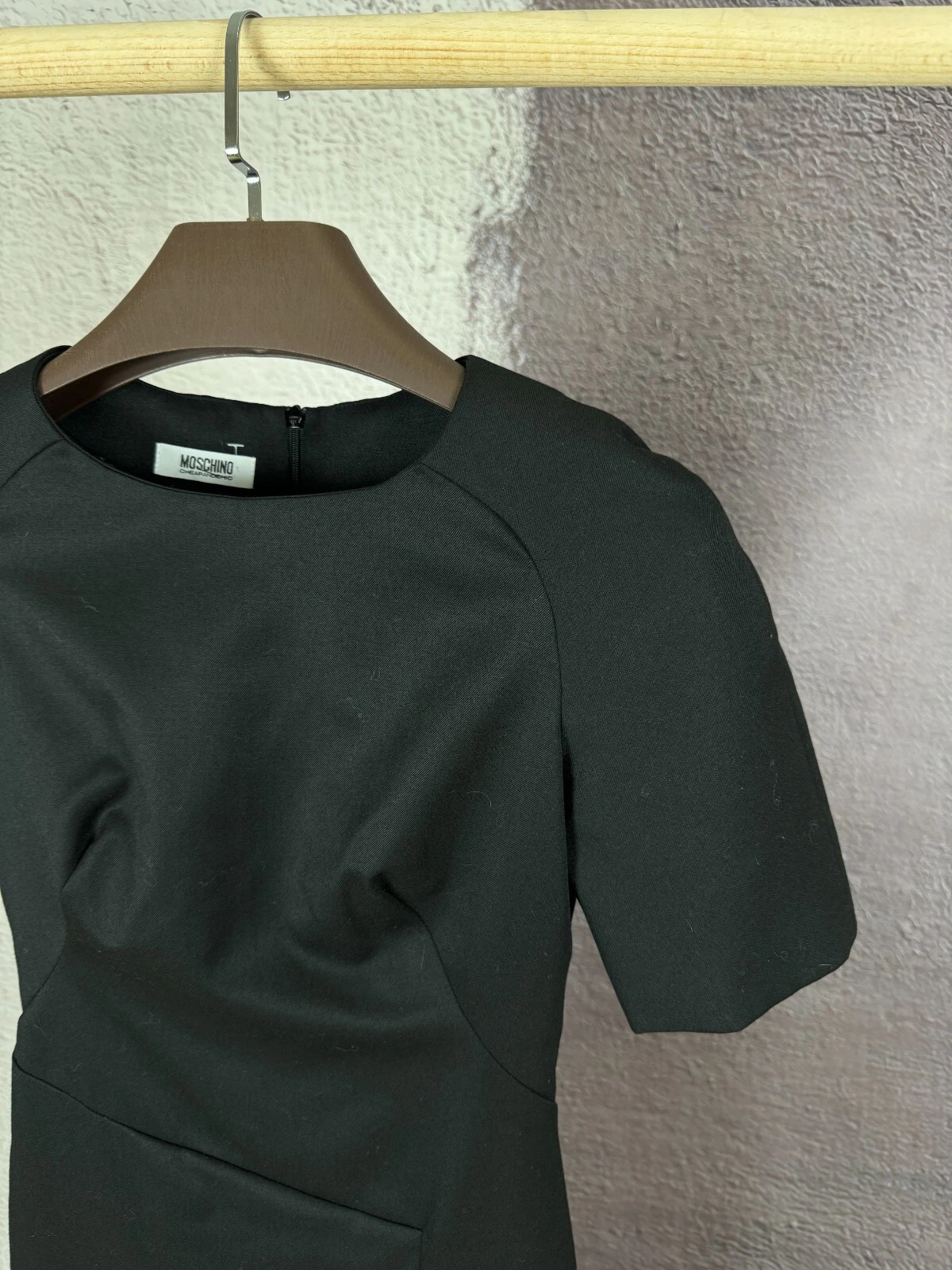 Abito Moschino economico e chic nero lana manica corta tubino