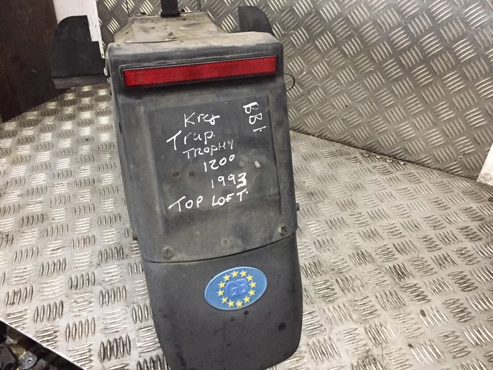 Soporte matrícula trofeo TRIUMPH 1200 Foto 2 de 4