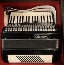 Accordion Chanson 34 Key 72 Bass Notes. hardly played. Mint condition.Hard case.